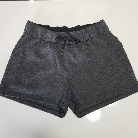 lululemon athletica Pants - Lululemon On The Fly Shorts Sz 6